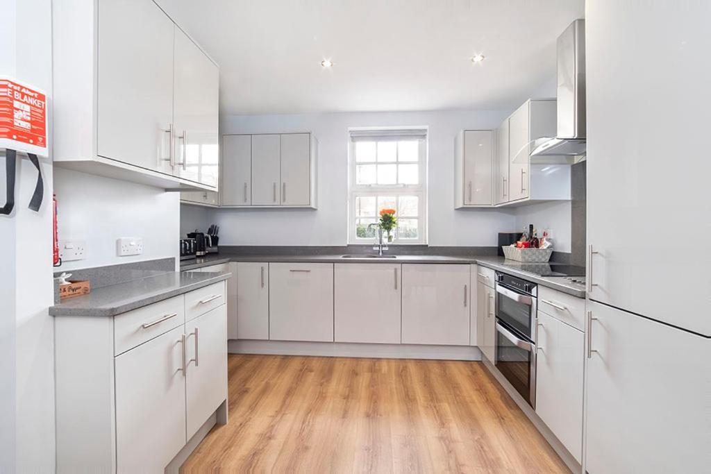 Вилла Thomas, Off Leeman Road, Sleeps 9 Йорк Экстерьер фото
