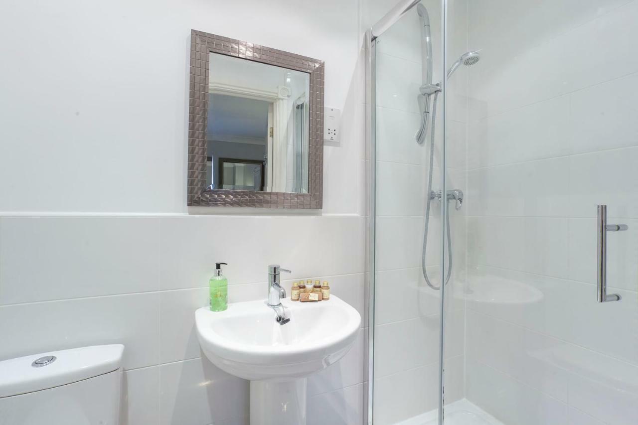 Вилла Thomas, Off Leeman Road, Sleeps 9 Йорк Экстерьер фото